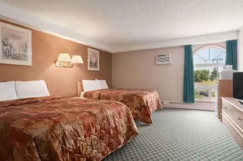Travelodge by Wyndham Edmonton Airport - parking