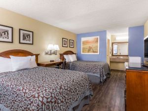 Days Inn by Wyndham College Park Airport Best Road