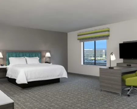 แฮมป์ตันอินน์ โอฟาลลอน โรงแรมในSt. Clair County