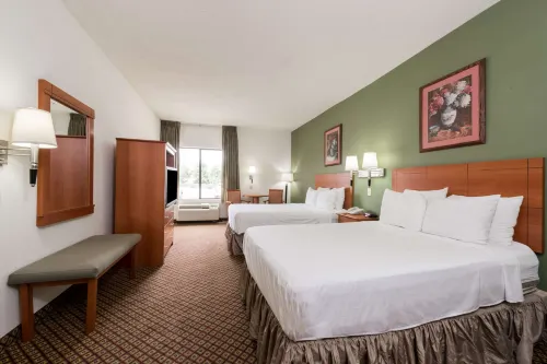 Super 8 by Wyndham Fort Worth Downtown South - parkir