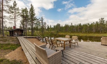 Kuukkeli Log Houses Villa Aurora "Pupula" - Housity