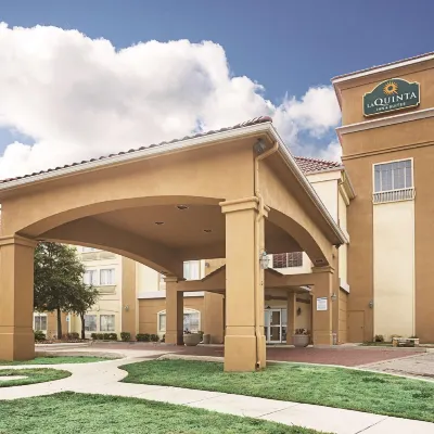 La Quinta Inn & Suites by Wyndham New Braunfels Hotels near Schlitterbahn Waterpark New Braunfels