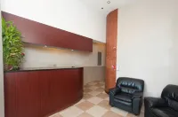 Dynasty Hotel and Suites New York LaGuardia Hotel - parking