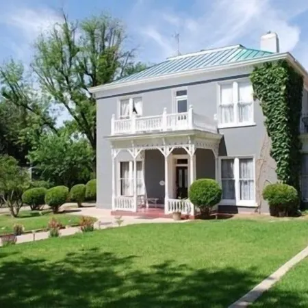 The Cottage at 241 North