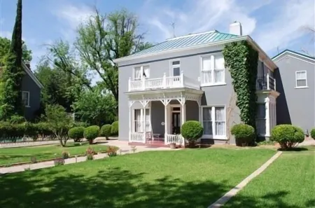 The Cottage at 241 North