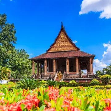 Vientiane Mekong Hotel（Swimming pool in the air） Отели рядом с достопримечательностью «Храмовый комплекс Пха Тхат Луанг»