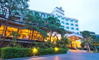 The Grand Riverside Hotel