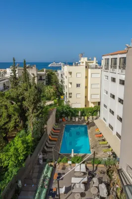 Palmyra Beach Hotel - parking