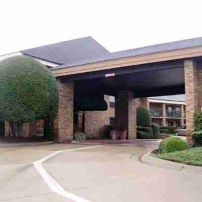 Quality Inn & Suites Searcy I-67 Hotel Exterior