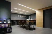 Hotel 8 Hours
