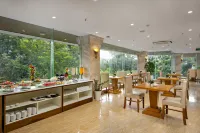 La Beach Hotel
