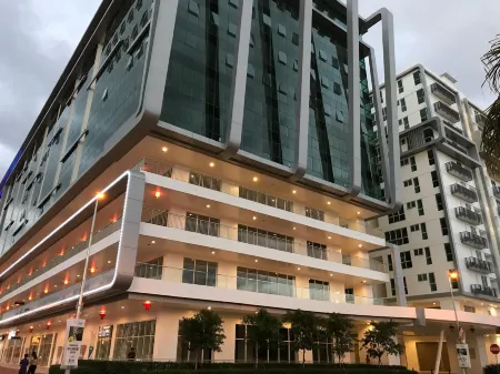 Sunset Seaview Vacation Condos @ Infinity Avenue