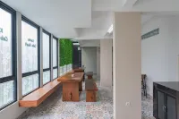 RedDoorz Plus @ Cirebon City Center Hotel di Kabupaten Cirebon