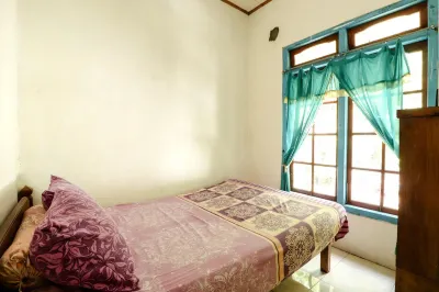 Homestay Mbah Parni Hotel dekat Goa Kiskendo