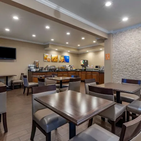 Comfort Inn & Suites Waterloo - Cedar Falls
