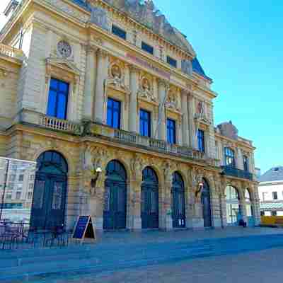 Hôtel Croix de Malte Hotel Exterior