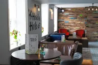 Hardwick Arms Hotel - parking