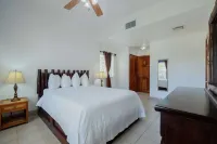 Best Western Grand Baymen Gardens فنادق في سان بيدرو