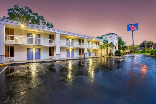 Motel 6 Gainesville, FL
