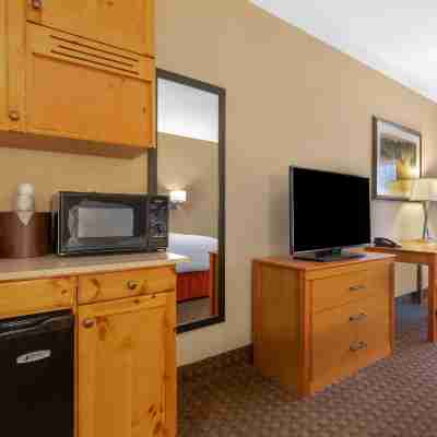 Best Western Plus Olympic Inn Rooms