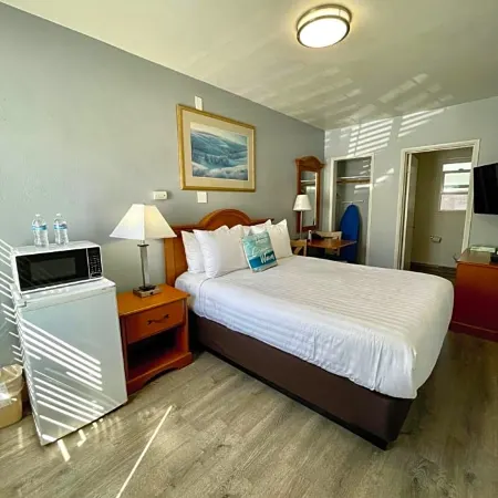 The Palomar Inn