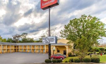 Econo Lodge Inn & Suites