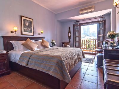 Hotel Doupiani House