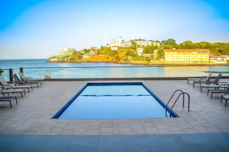 Mamba Point Hotel Отели рядом с достопримечательностью «Ламли-Бич-роуд»