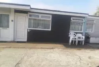 2 Bedroom Chalet Near the Beach Hotel di Bembridge