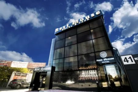 Rest House (Рест Хаус)