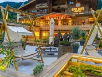 Alpin Juwel - Bio Und Lifestylehotel - parking