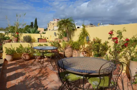 Riad Al Bartal Отели рядом с достопримечательностью «Парк локаль»