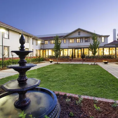 Hotel Kurrajong Canberra Hotels near Patrick White Lawns
