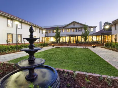 Hotel Kurrajong Canberra Hotels near Charles Sturt University