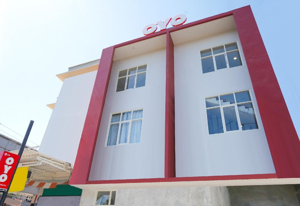 OYO Flagship 318 K1 UPN Rungkut Madya - Housity