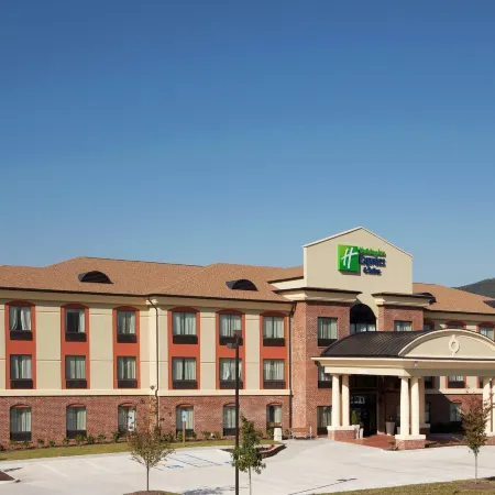 Holiday Inn Express & Suites SALEM by IHG