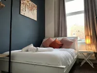 3 Bedroom House in Preston Close to M6 & M55