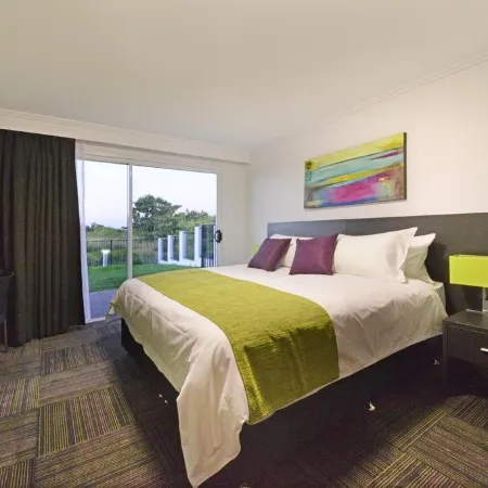 Mackay Oceanside Central Hotel Official