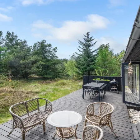 "Fidelia" - 800m from the Sea