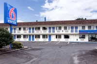 Motel 6 Ontario, or - Pools