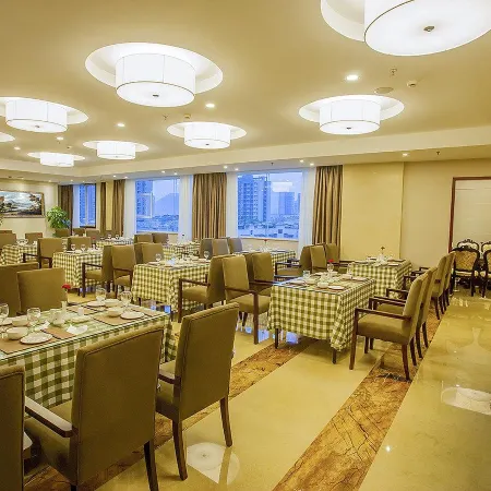 Xinhua Hotel Chongqing Kaizhou Отели рядом с достопримечательностью «Кэчжоу Большой Рынок»