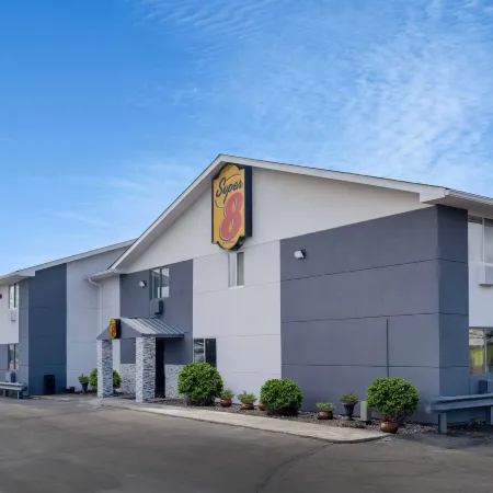 Super 8 by Wyndham Merrillville
