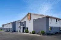 Super 8 by Wyndham Merrillville - Pet friendly