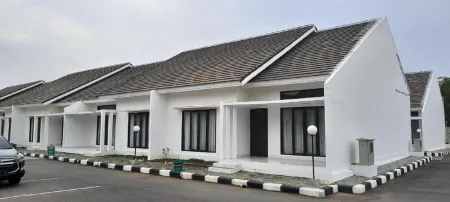 Two Rich Hotel & Sport Center Отели в г. Jepara Regency