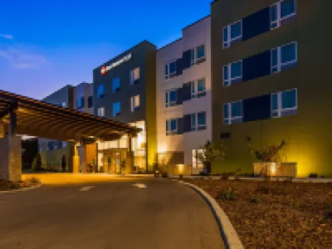 เบสท์เวสเทิร์นพลัส เปปเปอร์ทรี นัมปาซีวิคเซ็นเตอร์อินน์ โรงแรมในแนมปา