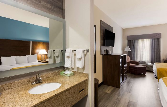Best Western Crossroads Inn