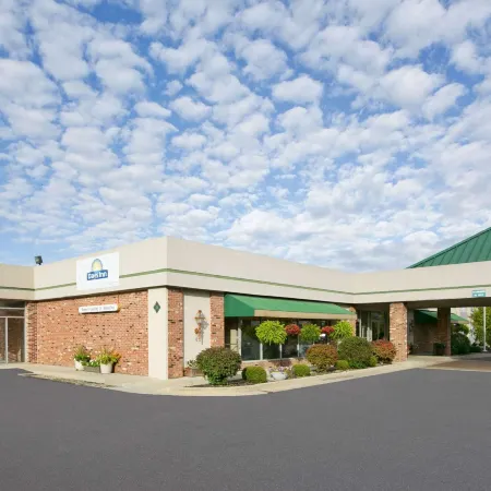 Days Inn by Wyndham Sidney Oh