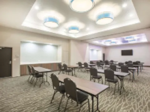 聖馬科斯奧特萊斯購物中心拉昆塔温德姆套房酒店 聖馬科斯酒店