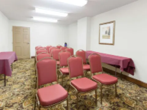 Days Inn & Suites by Wyndham Tucker/Northlake Hotels in Tucker