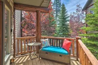 Flathead Lake Getaway w/ Balcony, Fireplace! - Apartments